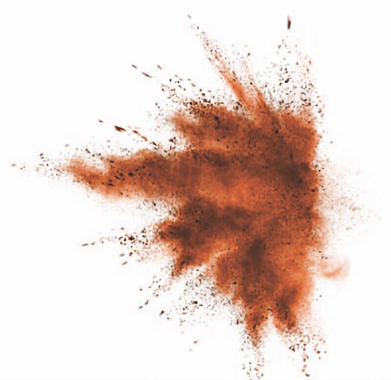 Explosion de poudre marron sur fond blanc.